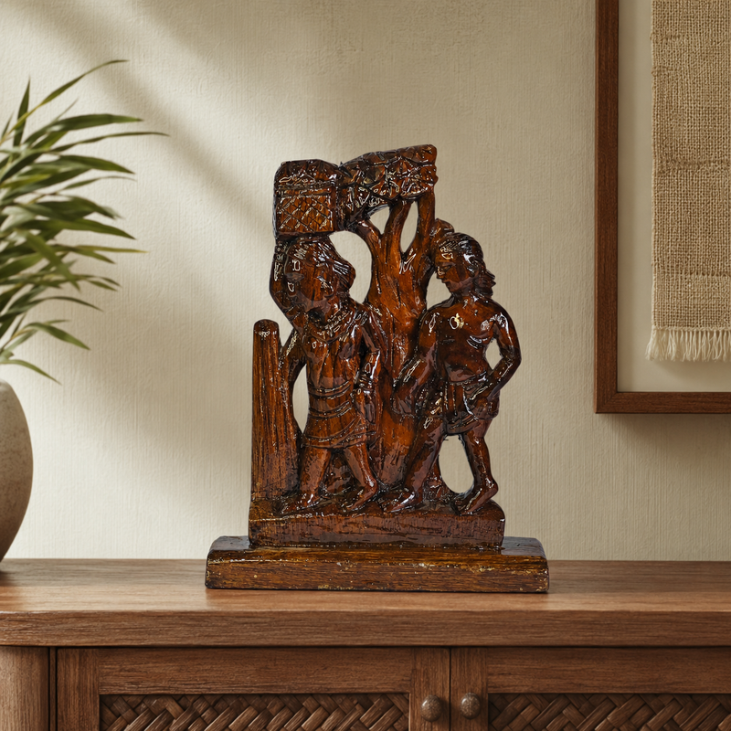 Bastar wood carving of a Madia-Madin couple displayed on a warm wooden console