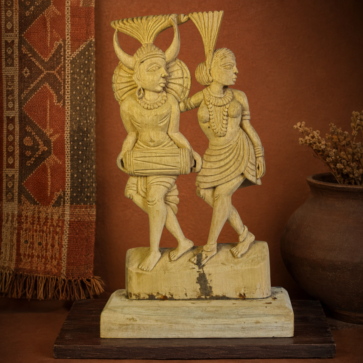 Hand-carved Madia-Madin musician couple sculpture in a Bastar-inspired editorial setting